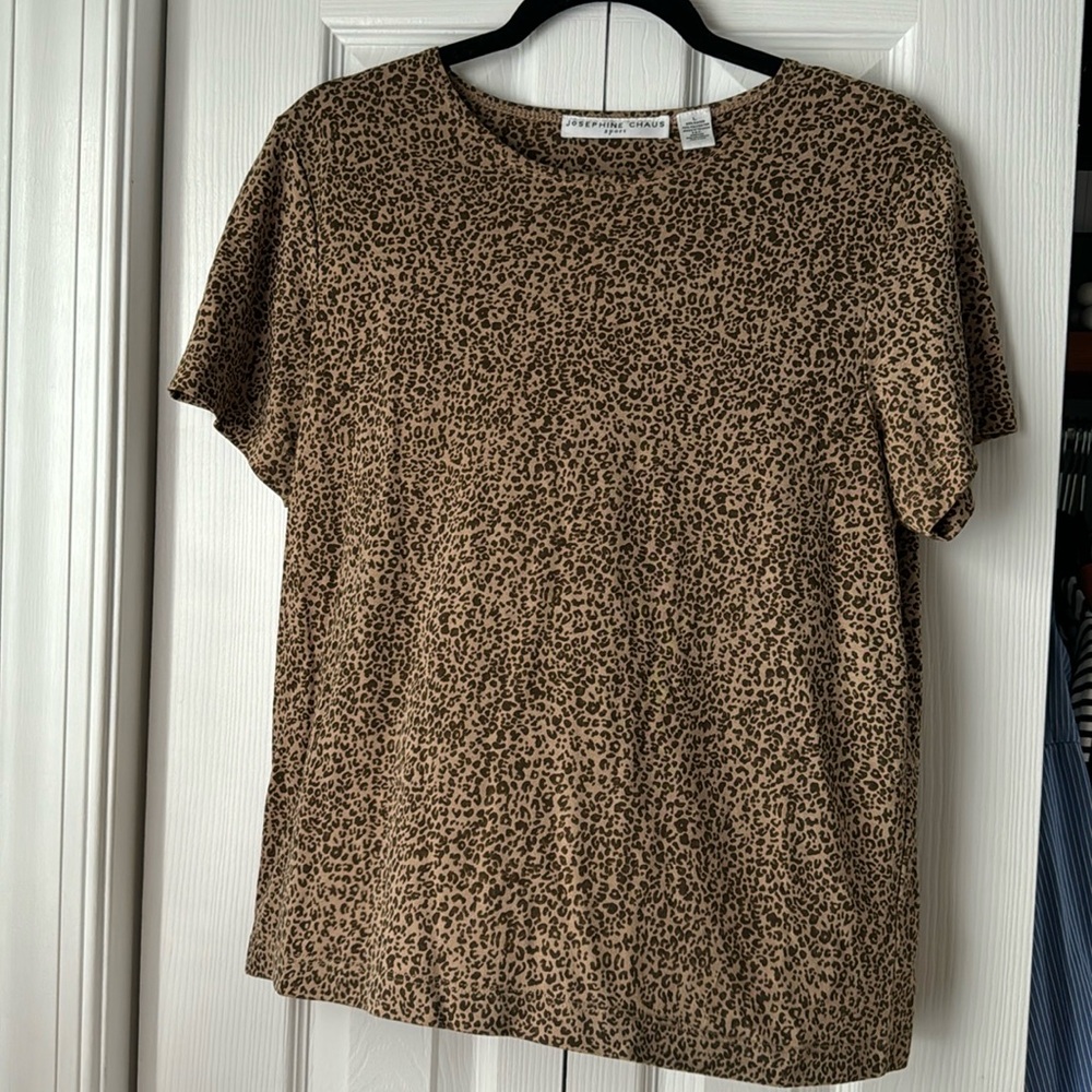 Leopard print T-shirt size large